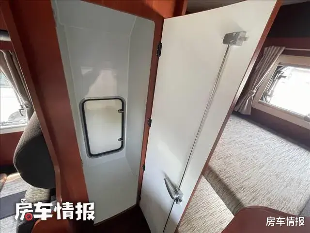 房车|丰田四驱轻卡房车，柴油动力自动挡，长度仅4.9米内部空间却很大