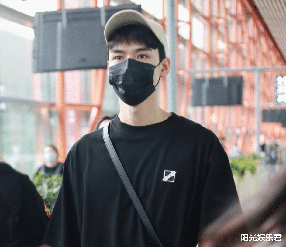 龚俊|《中餐厅5》嘉宾路透，原以为丁真够帅了，看到龚俊后瞬间沦陷了！