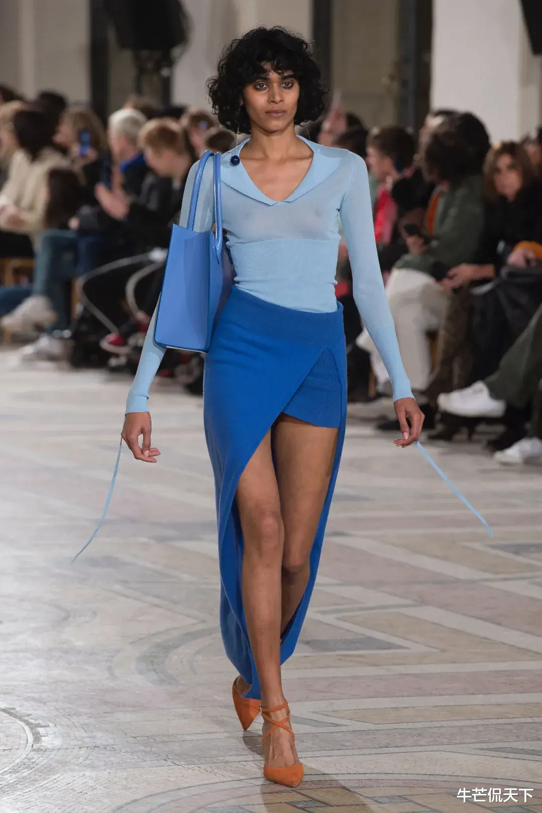 演唱会|蔡徐坤「演唱会造型」火了！3000万网友笑了：你终于赢了吴亦凡...