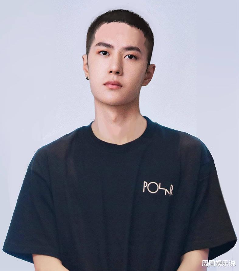 王一博|王一博新造型曝光！为新剧剃头却略显油腻，出席活动只能戴假发