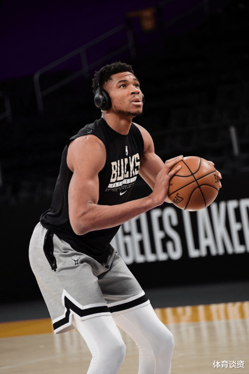 湖人隊|轟30分！湖人打懵字母哥，首節三分13中8投瘋，莊神首秀攻防一體