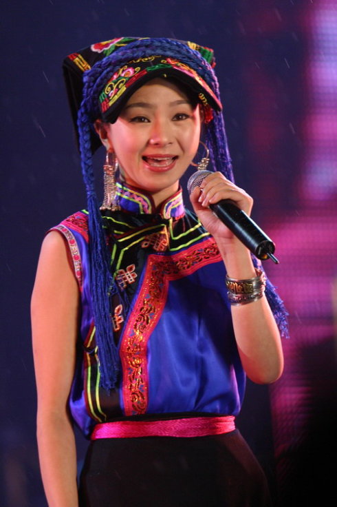 晋松|“天仙妹妹”尔玛依娜的娱圈沉浮录,她就这样改写了自己的结局