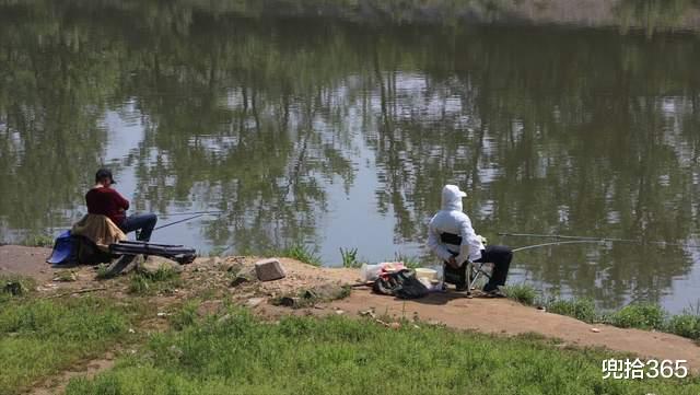 |广东一男子钓鱼瘾犯了，寒冷的冬日里夜钓，一不小心就实现了爆护