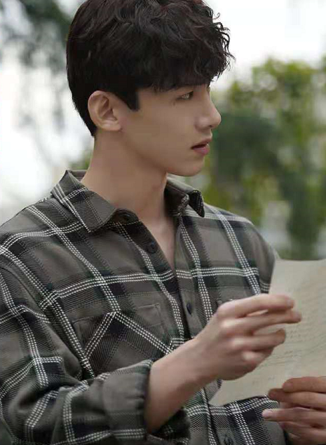 时尚风行派|跟时尚女王baby学穿搭！将经典格纹穿出全新风潮，休闲优雅统统拿下