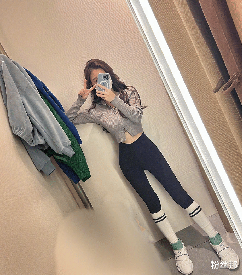陈贝儿|“别买了”这热搜尴尬，冯提莫妆容模仿鞠婧祎？秋裤自拍秀大长腿