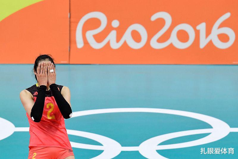 郎平|郎平哭红双眼，朱婷等6大核心也难救女排，代价太惨重了