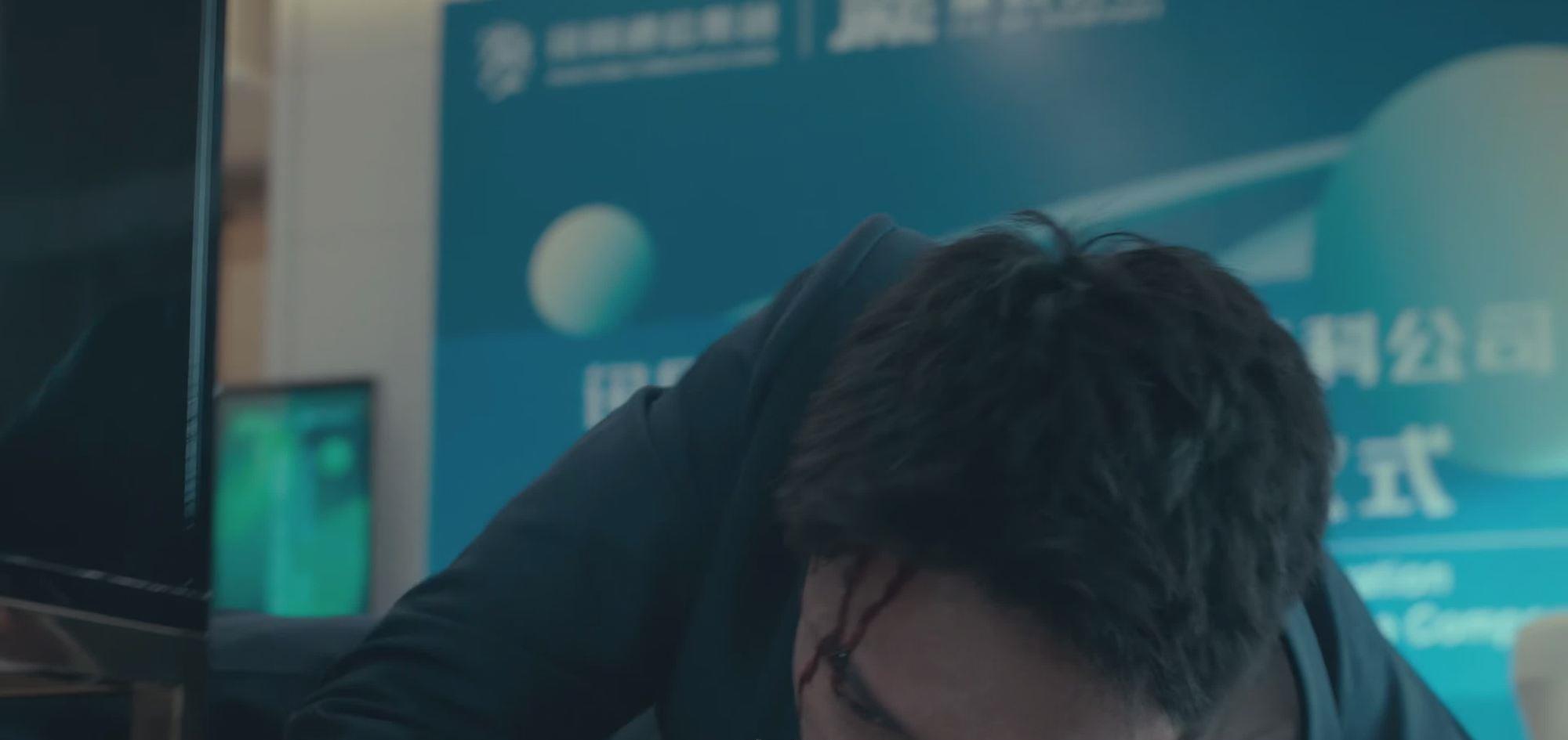 穿衣搭配|刚播8集便翻车？一星二星差评满屏飘，这种国产浮夸剧请别再拍了