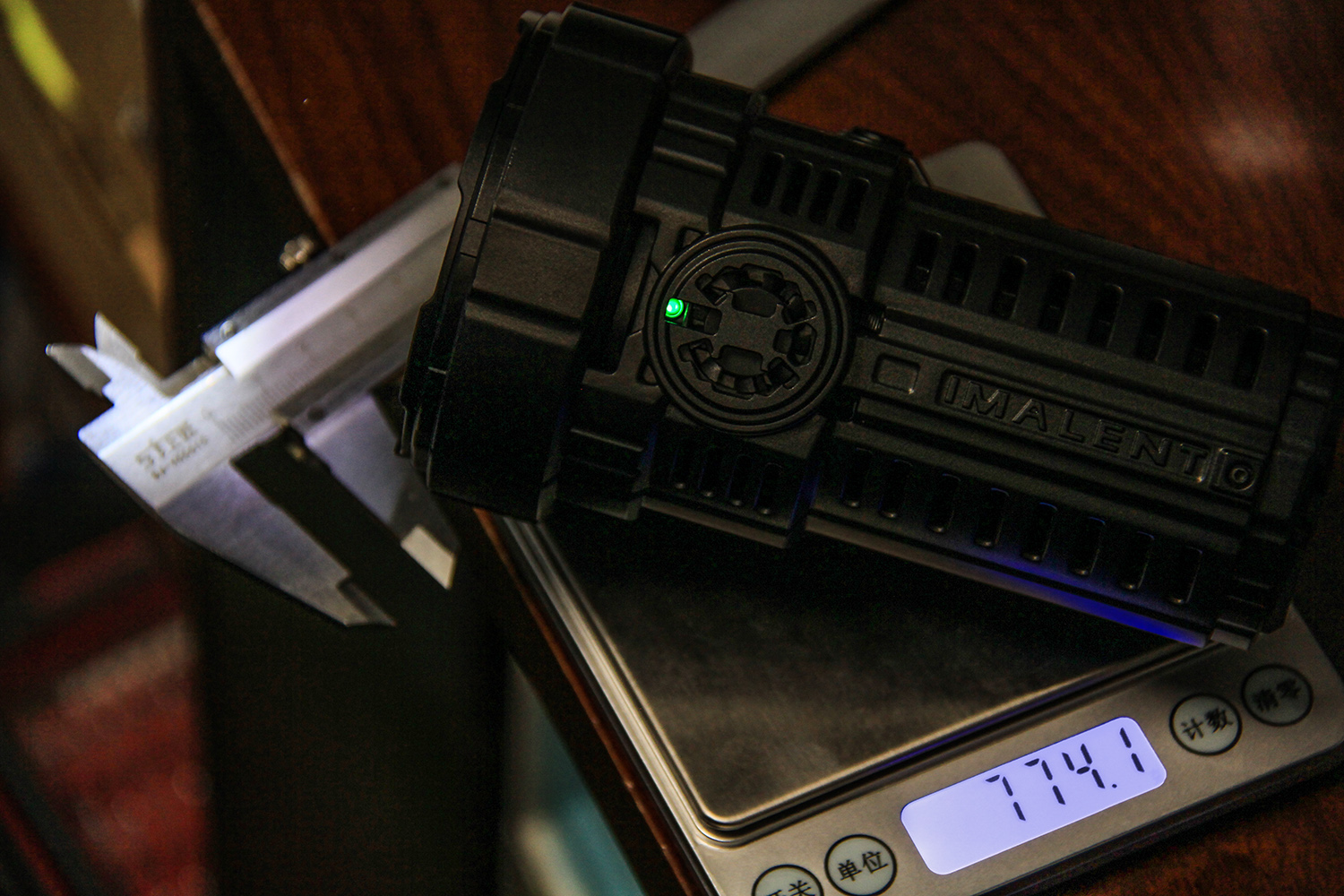 电池|手电一开,白昼即来:艾美能特RS50