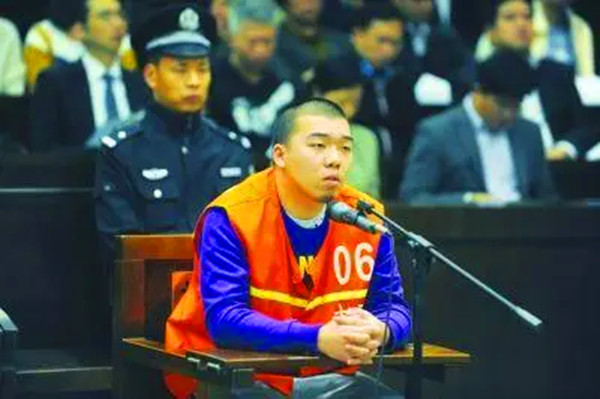 挥金如土富二代,性病染妻毁一家,酒后30刀刺死美妻