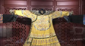 阳光语言矫正说|母亲的遗物中发现了龙袍，小伙子拿去鉴定，专家：请问祖上是何人