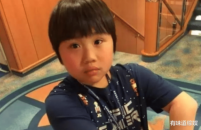 尹正|2岁出道，承担后妈整容费，今17岁患皮肤病，父亲却不给打针？