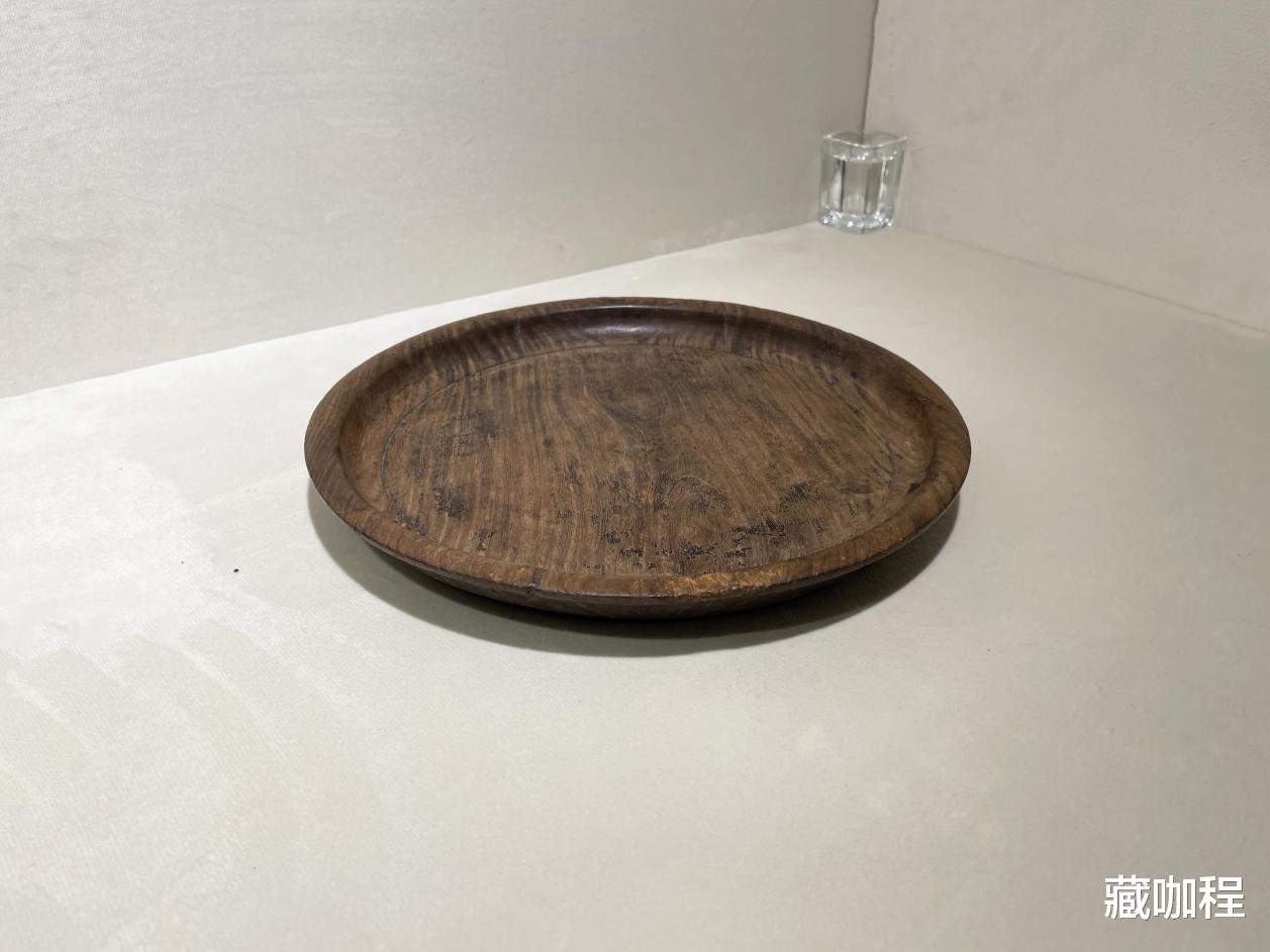 |外形惟妙惟肖，黄花梨木盘造出瓷器神韵