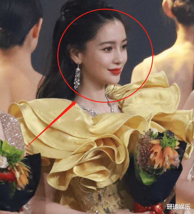 Angelababy|黄晓明在台下为baby拍照，看清他的手机壳，这才是对她最大的爱意