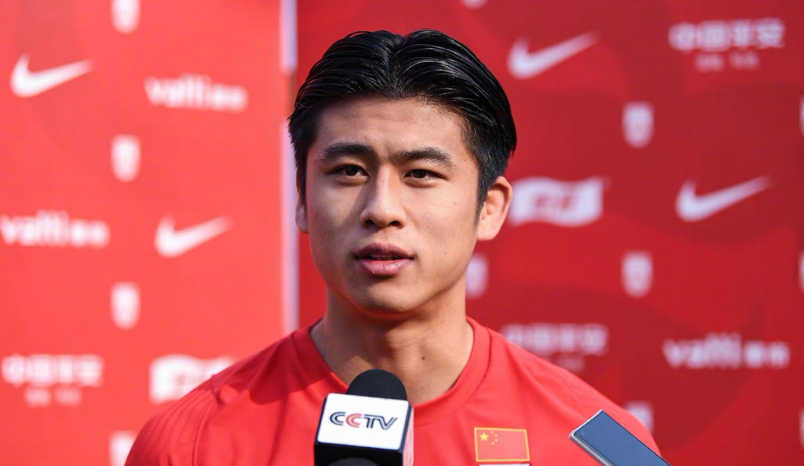 李鐵|國足首戰(zhàn)時(shí)間敲定，李鐵打造全新三叉戟，歸化頭牌+2本土前鋒亮相