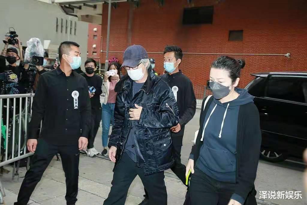 周星驰|达叔设灵仪式门口，周星驰与刘德华举动大不同，网友：值得理解