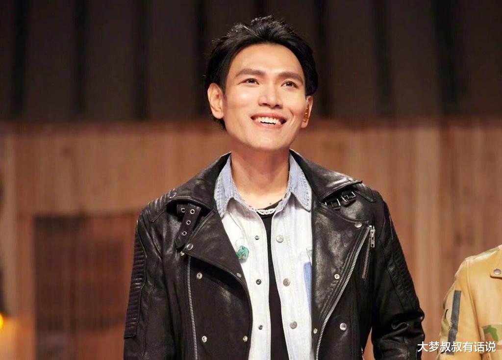 杨宗纬|杨宗纬定居厦门“生活没压力” 自爆3千月租200平，超大公寓