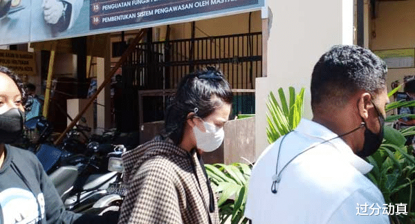 印度尼西亚|印尼黄金富商被捅20刀惨死！娇妻暴哭求救被揭发：你和情夫干的