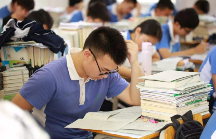 |高考后发现，普通班“鸡头”和重点班“凤尾”，差距可谓肉眼可见