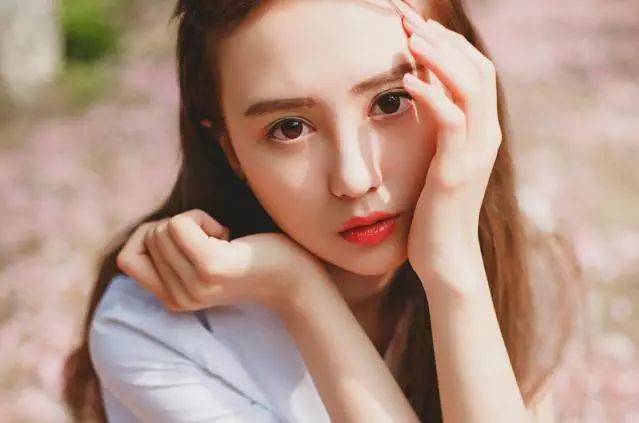 腮红 肌肤粗糙如何用精华液修复 平价补水保湿精华推荐