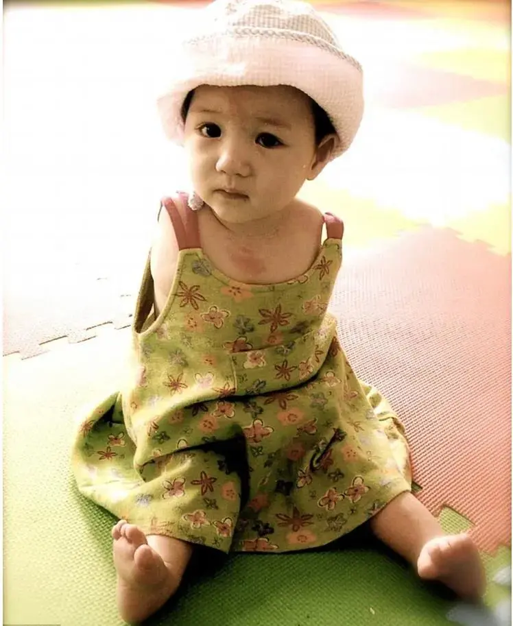 女孩|“郑爽事件”爆发后,这个被遗弃的中国女孩被曝光了……