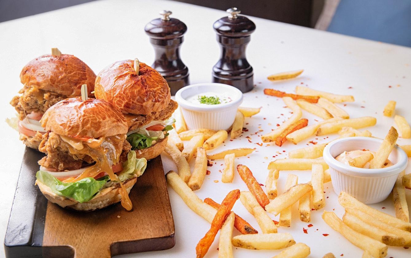 生活乐趣与享受 巴基斯坦人心爱的“穷人汉堡”