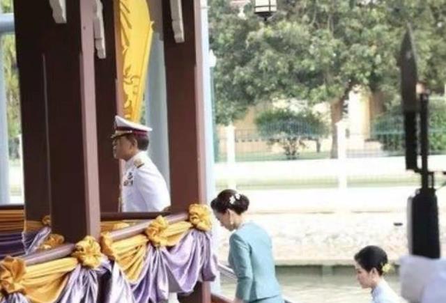 泰國王室公務三人行，尷尬的詩尼娜-圖3