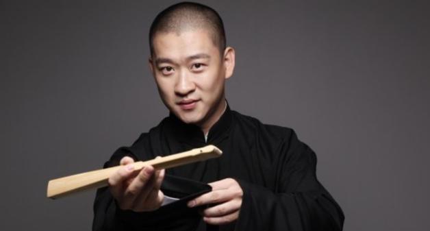 带货|德云逆徒曹金带货翻车，只是穿了一件衣服，被骂的全程不敢抬头