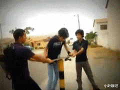 小叶娱记 被蜜蜂蛰了,奶奶说拔罐逼出毒血就好了”,但为啥却越长越大...