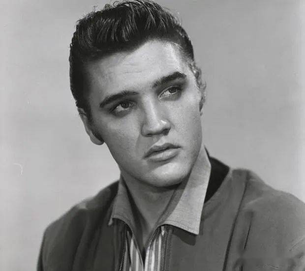 猫王|20岁成名，42岁猝死，被曝睡了3000个女人，猫王的一生传奇又混乱