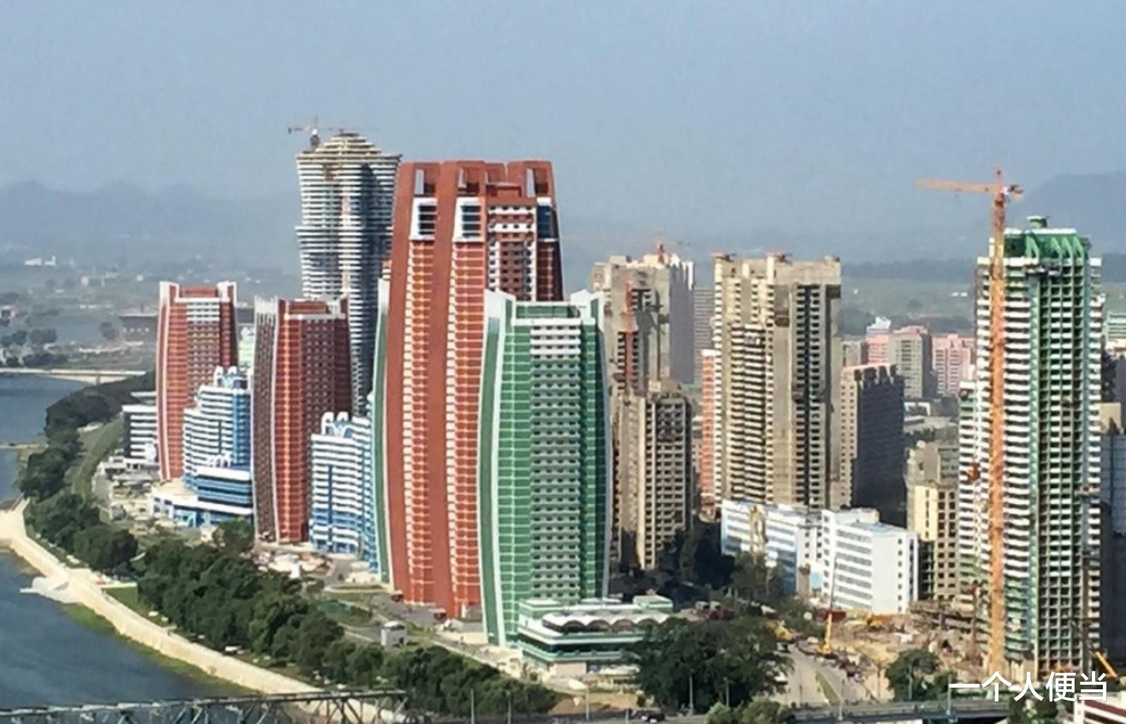 商业地产|朝鲜大学老师好生活,住45层公寓,空气清新啊