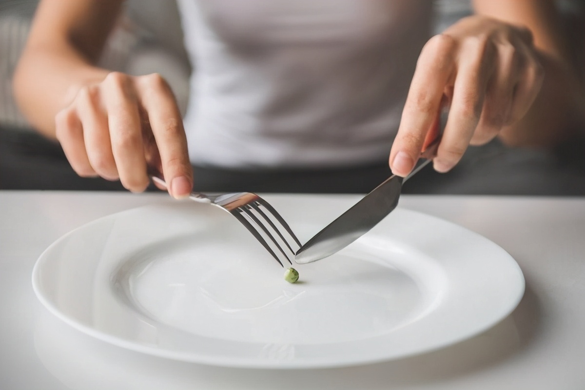 饮食|空腹有利于健康？被日本人追捧的“16小时断食”，到底能不能减肥