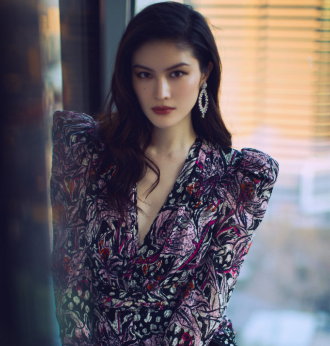 灵熙说珠宝 何穗11套礼服，尽显霸气模特气质，优雅中略带性感