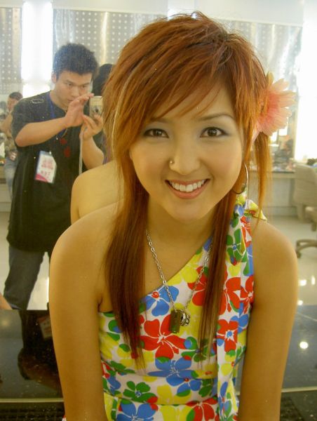 何洁|一碰就怀孕,“超女”何洁毁灭史:曾经有多风光,现在就有多落魄