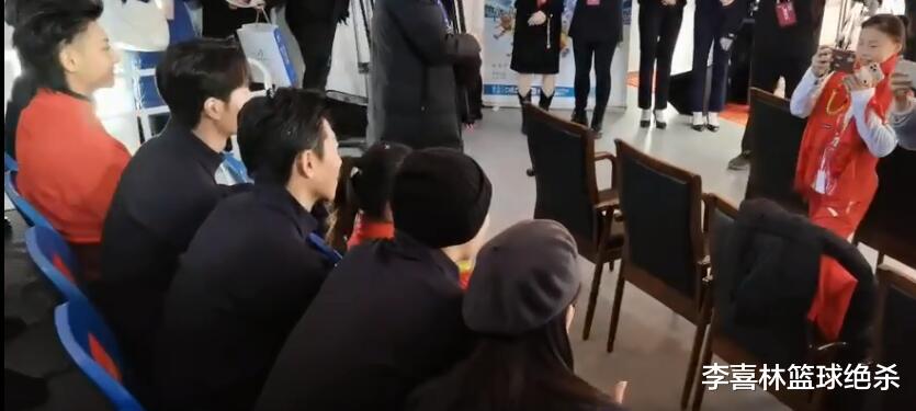 管晨辰|梦幻联动！杨倩王一博互相鞠躬，大合影烈焰红唇，管晨辰当摄影师