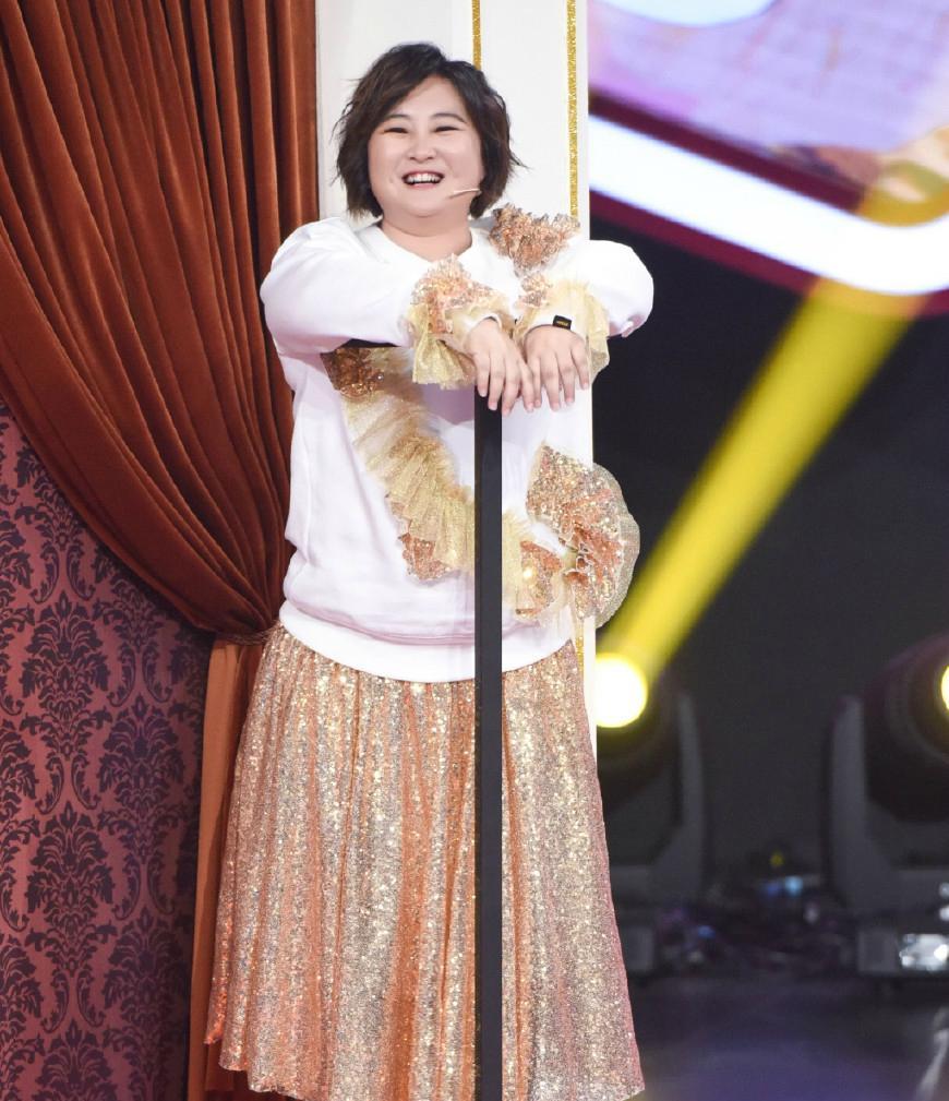 上海市|刘德华奔六状态好！“迷妹”贾玲送祝福，昔日可爱“合照”惹人羡