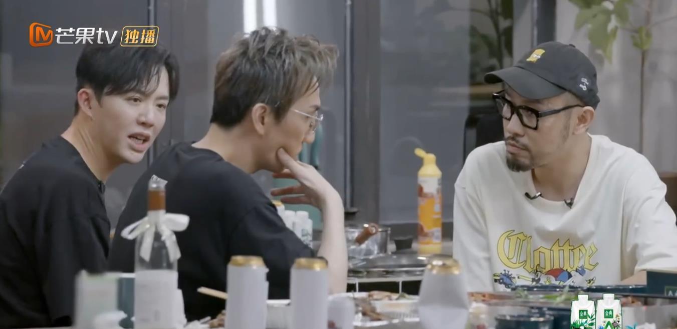 情话屋|《披荆斩棘》竞拍曲目，陈小春承包喜剧笑点，上演乌龙名场面！