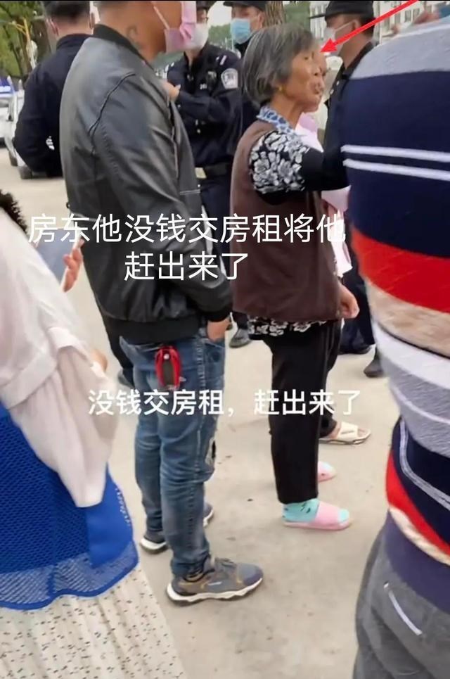 蔡小贩|苏州:小伙工资全打赏主播,被房东赶走睡街头,网友:不值得同情