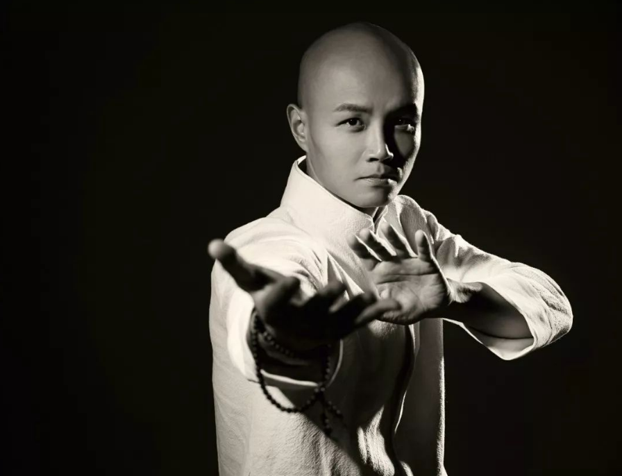 乐嘉|谁还记得乐嘉的女儿？4岁徒步沙漠，5岁去少林寺吃苦，现在成这样