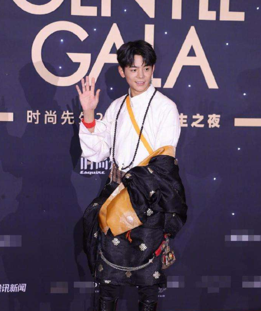 明星|众明星红毯争鲜斗艳，丁真帅气逼人，景甜简直是女神