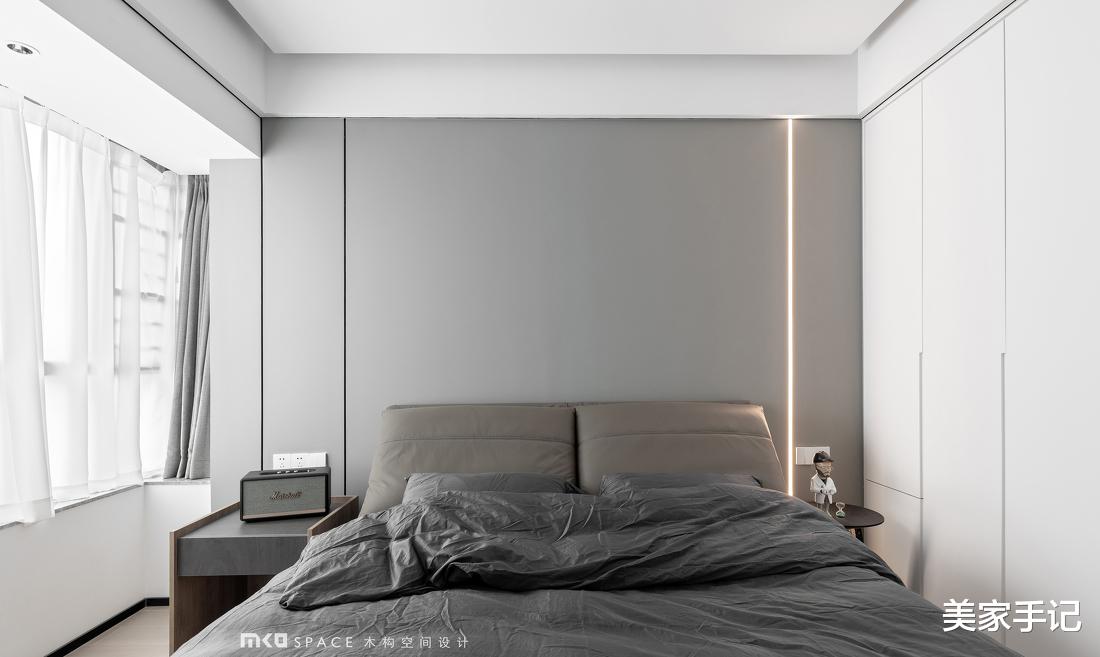 福建夫妇107㎡的家火了，仅凭一个客厅就圈粉无数，空间利用率超高