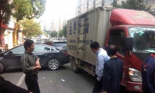 范上官|厦门男子停车忘拉手刹撞死自己，家属索赔107万，法院判决申正义