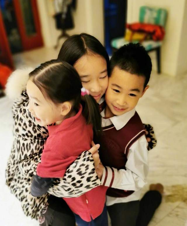 赵文卓|赵文卓儿子长大了！和爸同框似复制粘贴，从小练武9岁就功夫了得