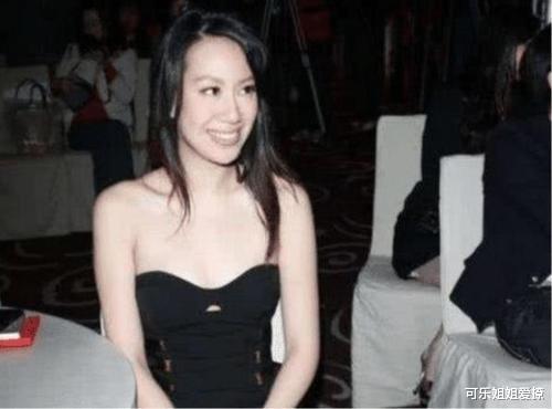 洪金宝|洪金宝37岁女儿至今未嫁，当看到照片后才明白，网友：无人敢娶