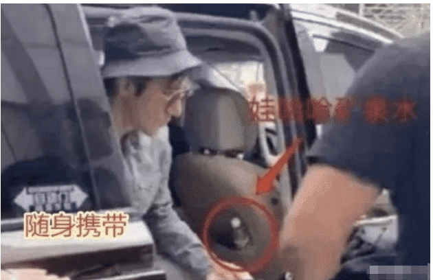 王力宏|王力宏被娃哈哈解约后，身上带的水成亮点，网友：太打脸！