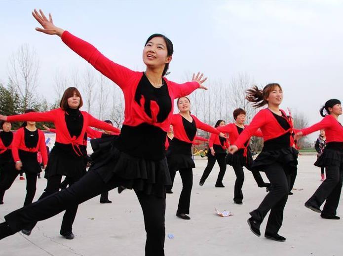 鸟叔|还记得跳“骑马舞”的男人吗？曾火遍全球，如今落魄到节操碎一地