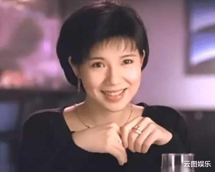 关秀媚|一众老戏骨聚会！55岁关秀媚仍貌美，与小7岁男星相恋15年不结婚