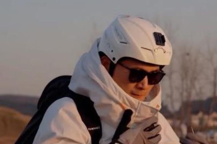 林志玲|朱舅舅再度更新动态，晒滑翔照片超级帅气，祝福大家冬至快乐