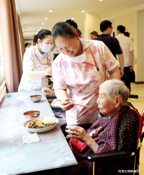 |新兴职业强势来袭，有市场有前途，高校护理专业毕业生可及早关注