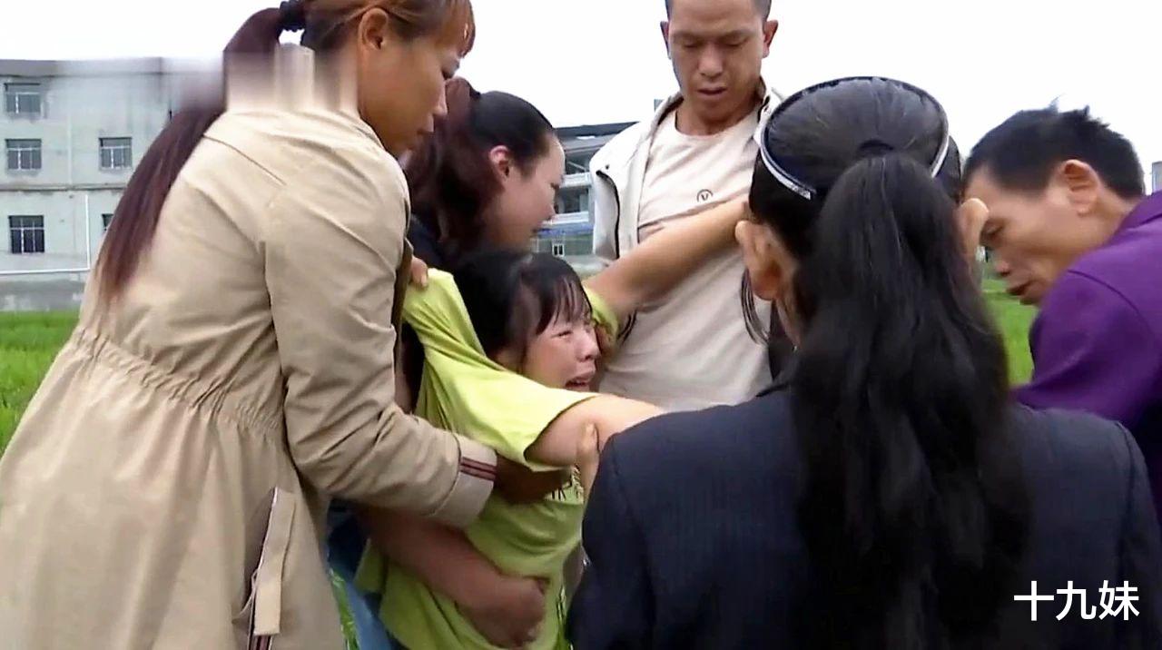 触电 16岁男孩下河捉虾触电身亡,责任方:判二十年都随便,就是没钱赔