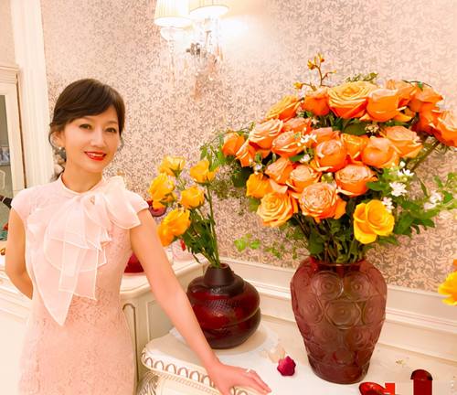 赵雅芝|赵雅芝豪宅开派对，老公的尺度惹非议：你装淡定的样子，真令人心疼